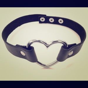 Heart shaped choker.